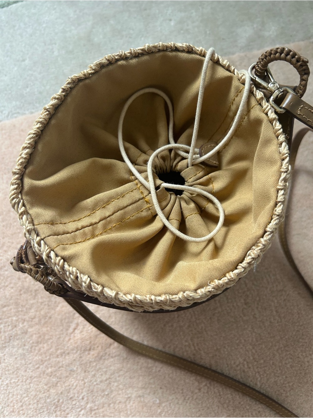Kayu Straw Bucket Crossbody Bag - Picture 3 of 8